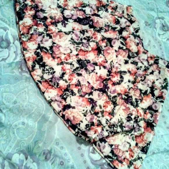 SO PRETTY! Lily Rose Scuba-Fabric Rose Print Circle Skirt, Small - Picture 3 of 8